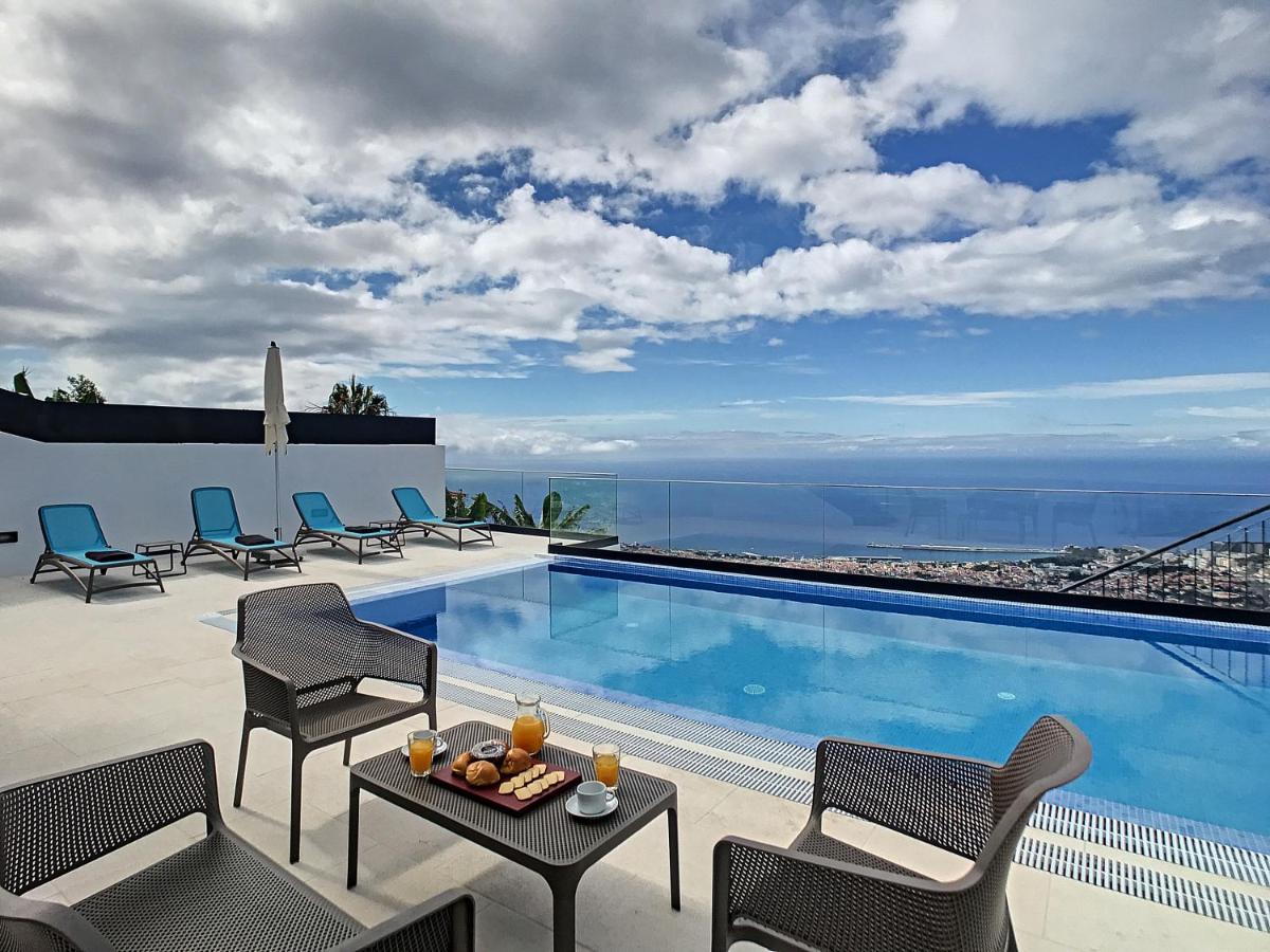 Villa The Monte White House By Lovelystay *